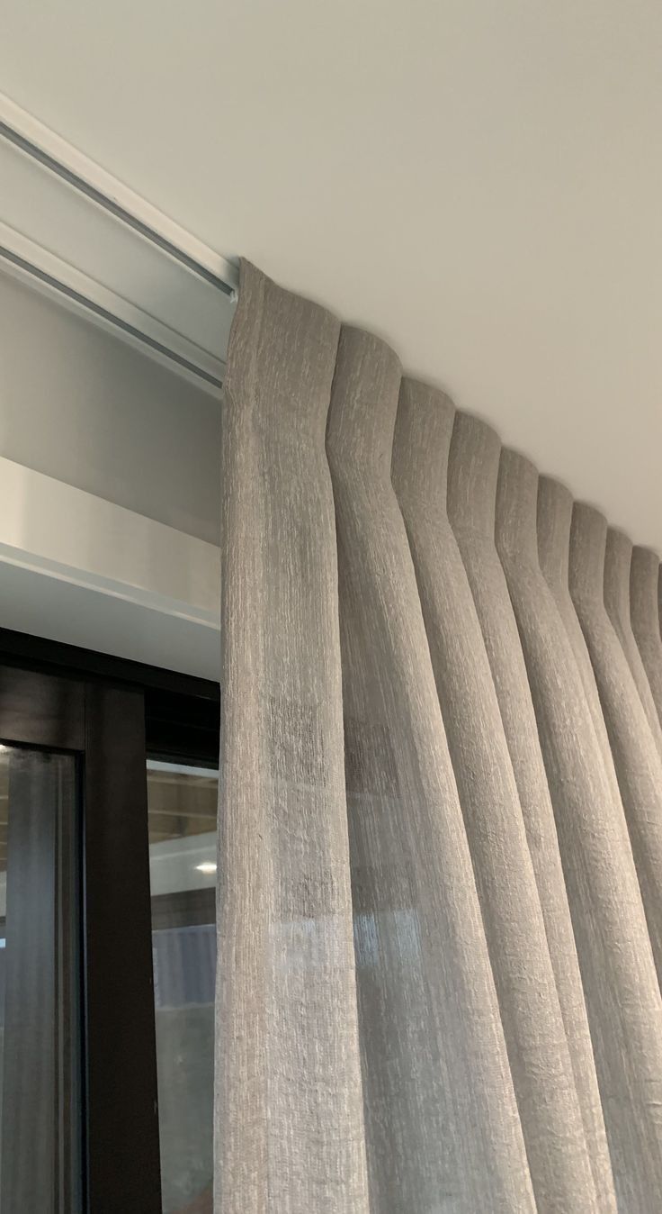 straight curtain tra